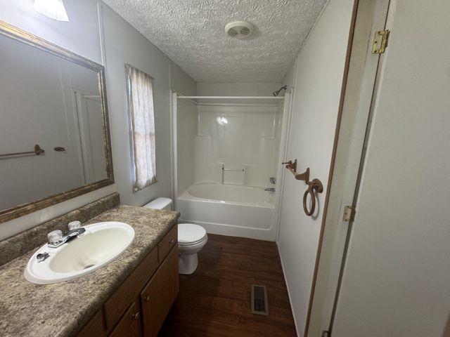 432 Andrews Ave, Hartsville, TN 37074