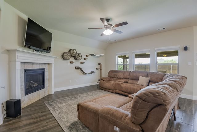 173 Hackney Street, Waxahachie, TX 75165