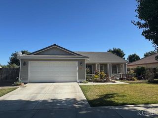 1365 Muscat Court, Hanford, CA 93230