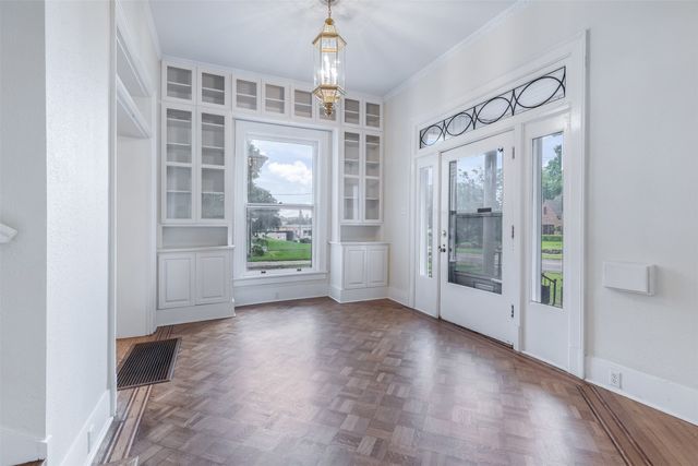 721 W Washington St., Sherman, TX 75092