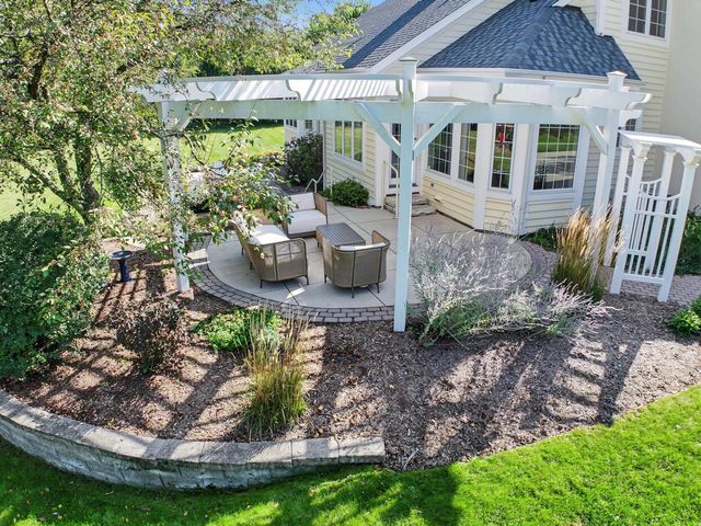 261 Steeple Pointe CIRCLE, Delafield, WI 53018