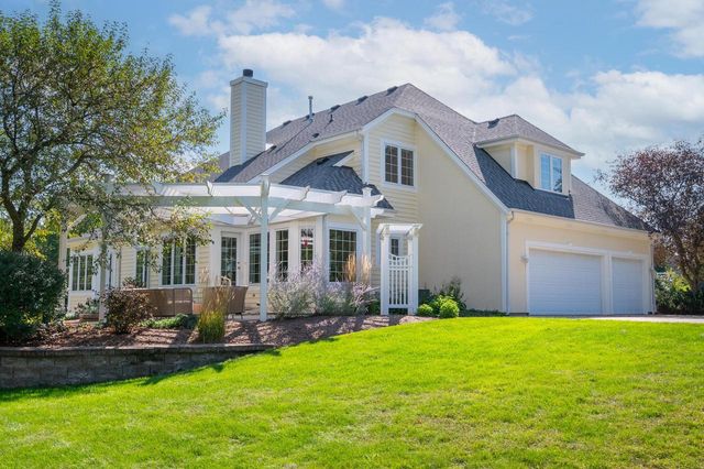 261 Steeple Pointe CIRCLE, Delafield, WI 53018