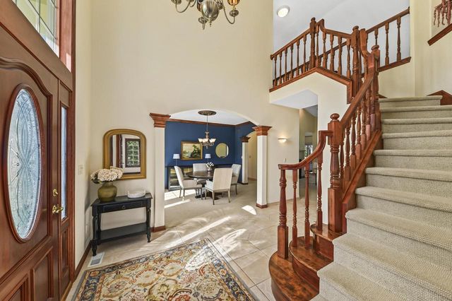 261 Steeple Pointe CIRCLE, Delafield, WI 53018