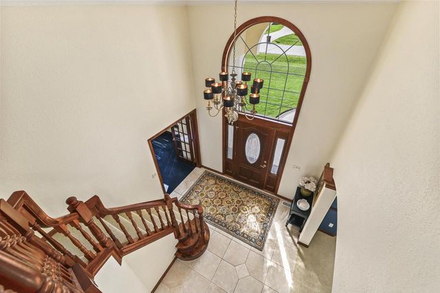 261 Steeple Pointe CIRCLE, Delafield, WI 53018