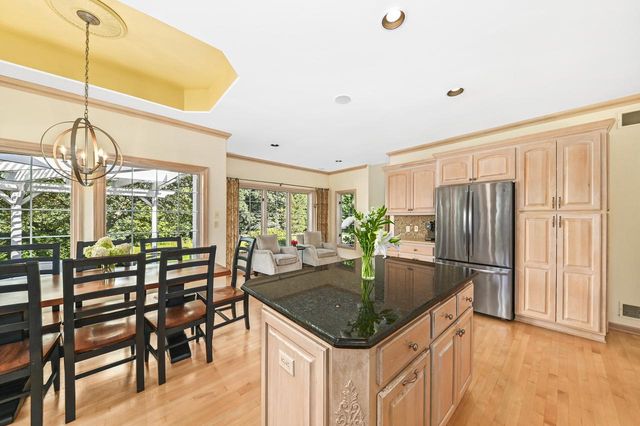 261 Steeple Pointe CIRCLE, Delafield, WI 53018