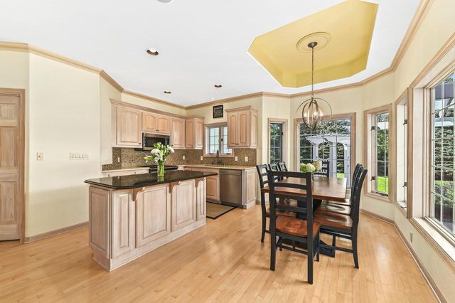 261 Steeple Pointe CIRCLE, Delafield, WI 53018