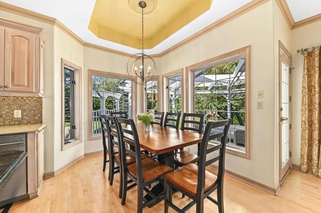 261 Steeple Pointe CIRCLE, Delafield, WI 53018
