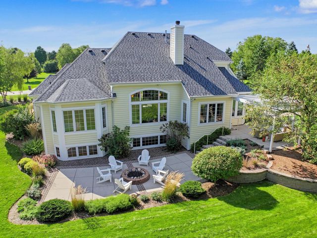 261 Steeple Pointe CIRCLE, Delafield, WI 53018