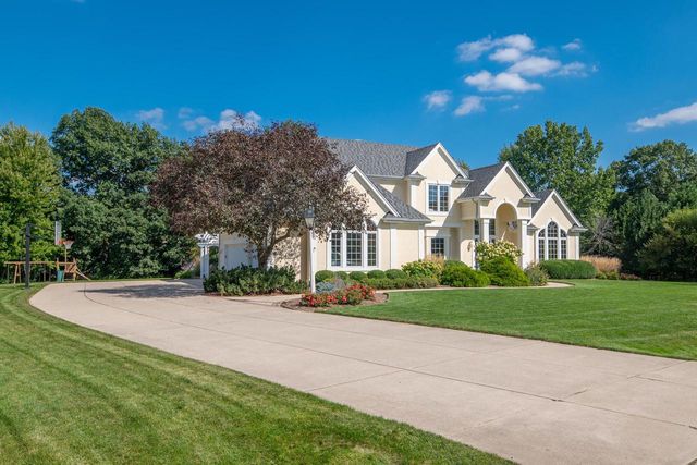 261 Steeple Pointe CIRCLE, Delafield, WI 53018