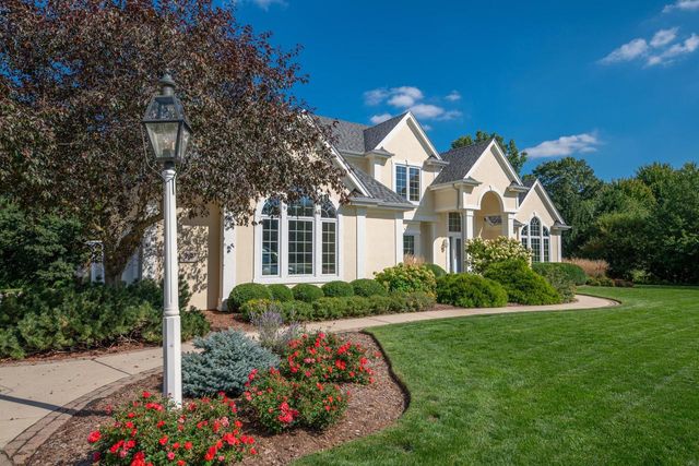 261 Steeple Pointe CIRCLE, Delafield, WI 53018