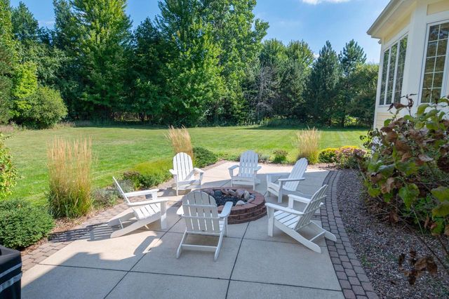 261 Steeple Pointe CIRCLE, Delafield, WI 53018