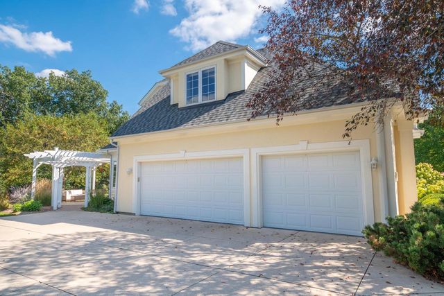 261 Steeple Pointe CIRCLE, Delafield, WI 53018
