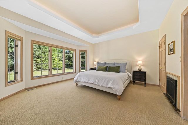 261 Steeple Pointe CIRCLE, Delafield, WI 53018