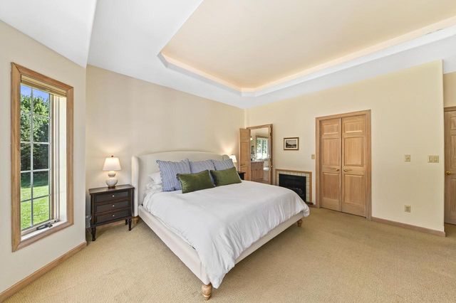 261 Steeple Pointe CIRCLE, Delafield, WI 53018
