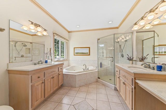 261 Steeple Pointe CIRCLE, Delafield, WI 53018
