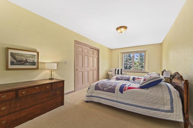 261 Steeple Pointe CIRCLE, Delafield, WI 53018