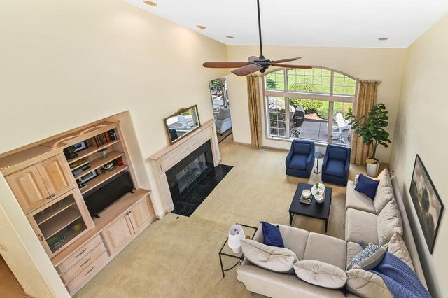 261 Steeple Pointe CIRCLE, Delafield, WI 53018