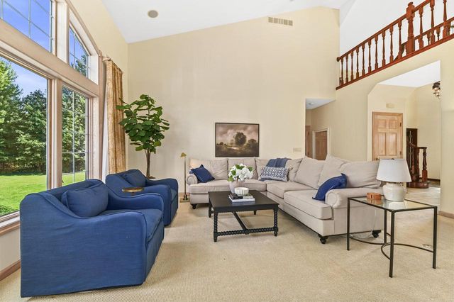 261 Steeple Pointe CIRCLE, Delafield, WI 53018