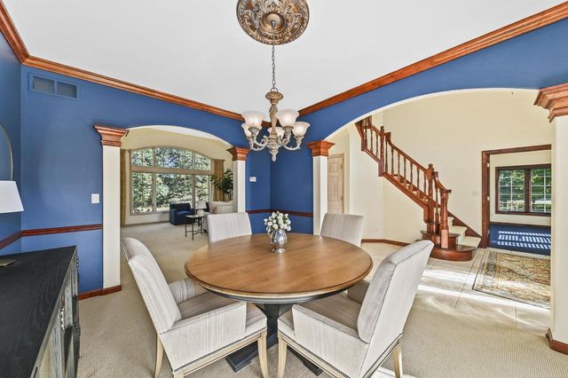 261 Steeple Pointe CIRCLE, Delafield, WI 53018