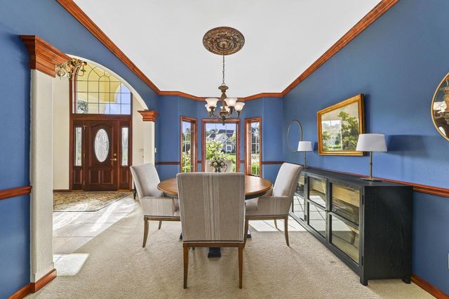 261 Steeple Pointe CIRCLE, Delafield, WI 53018