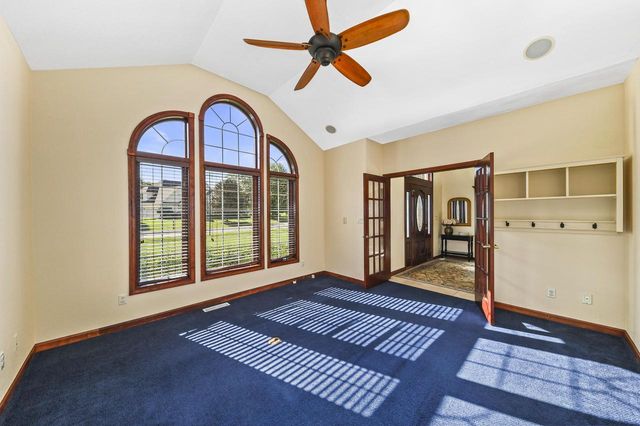 261 Steeple Pointe CIRCLE, Delafield, WI 53018