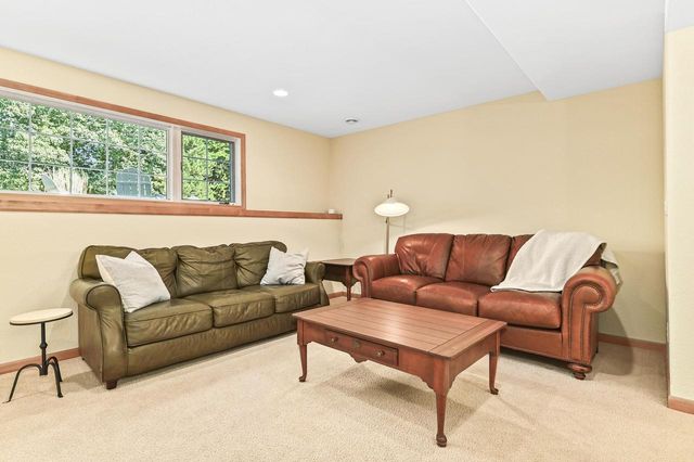 261 Steeple Pointe CIRCLE, Delafield, WI 53018