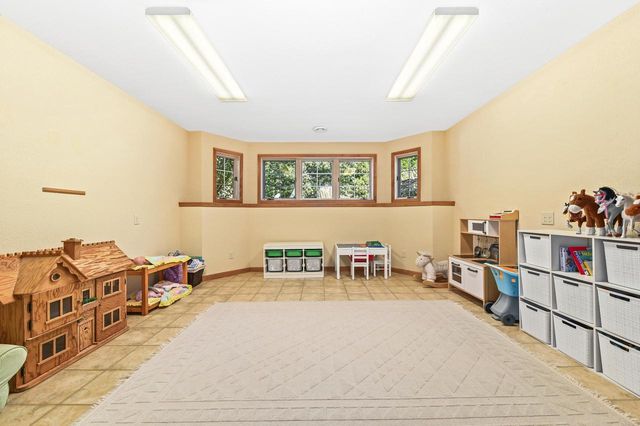 261 Steeple Pointe CIRCLE, Delafield, WI 53018