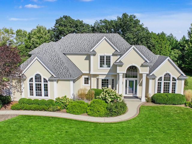 261 Steeple Pointe CIRCLE, Delafield, WI 53018
