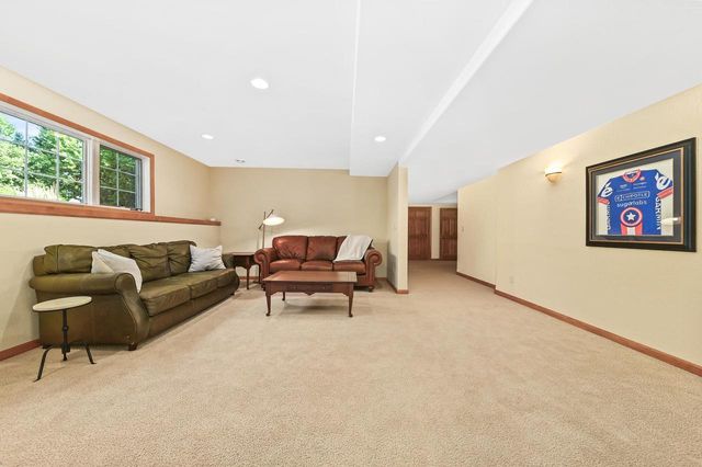 261 Steeple Pointe CIRCLE, Delafield, WI 53018