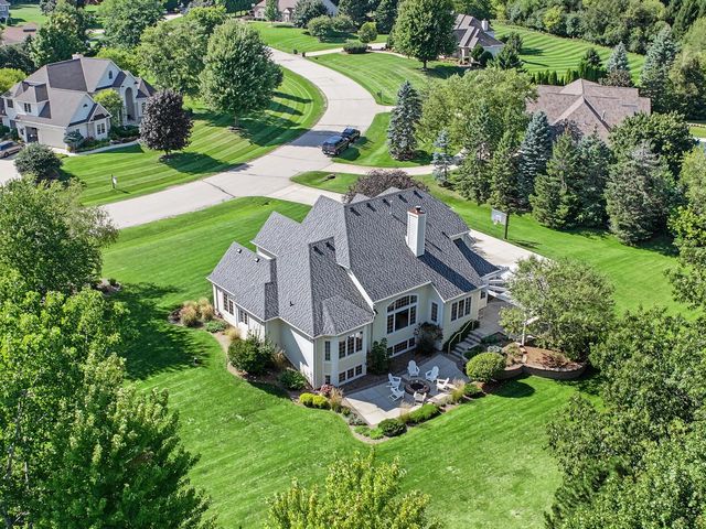 261 Steeple Pointe CIRCLE, Delafield, WI 53018