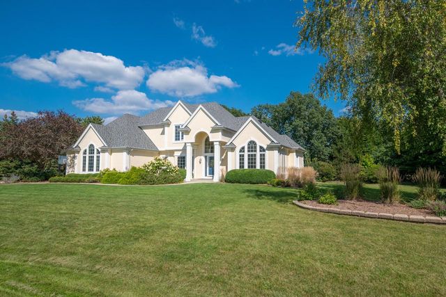 261 Steeple Pointe CIRCLE, Delafield, WI 53018