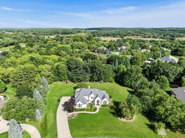 261 Steeple Pointe CIRCLE, Delafield, WI 53018