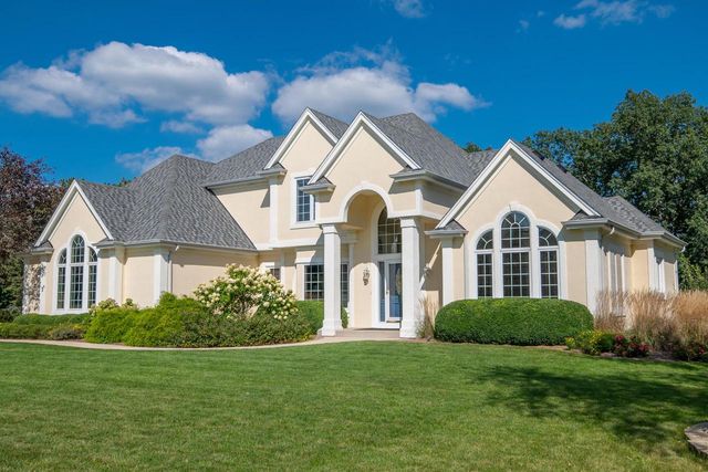 261 Steeple Pointe CIRCLE, Delafield, WI 53018