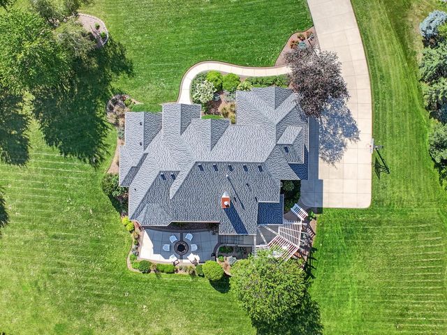 261 Steeple Pointe CIRCLE, Delafield, WI 53018