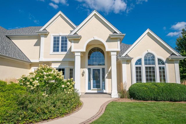 261 Steeple Pointe CIRCLE, Delafield, WI 53018