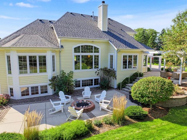 261 Steeple Pointe CIRCLE, Delafield, WI 53018