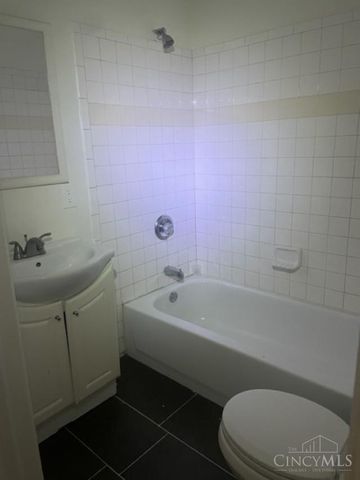 112 W Leslie Avenue, Woodlawn, OH 45215