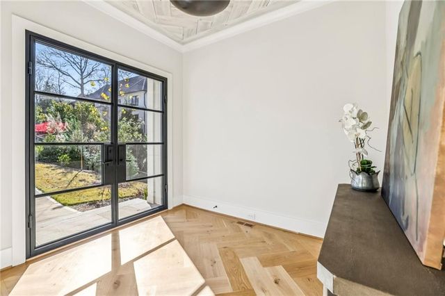 825 Kenry Court, Atlanta, GA 30342