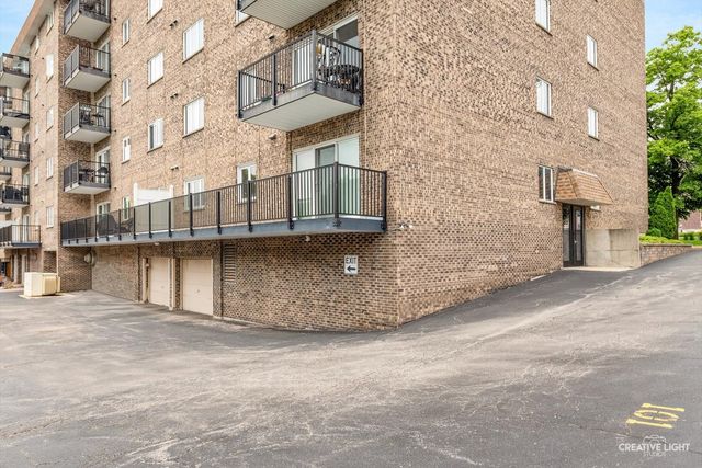 907 Curtiss Street 101, Downers Grove, IL 60515