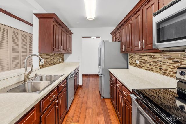907 Curtiss Street 101, Downers Grove, IL 60515