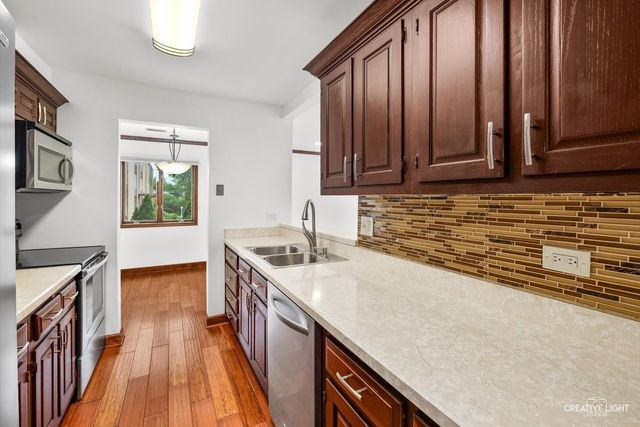 907 Curtiss Street 101, Downers Grove, IL 60515