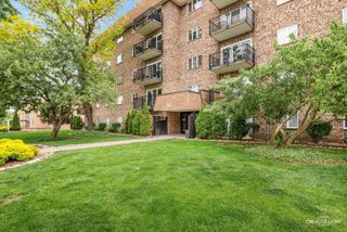 907 Curtiss Street 101, Downers Grove, IL 60515