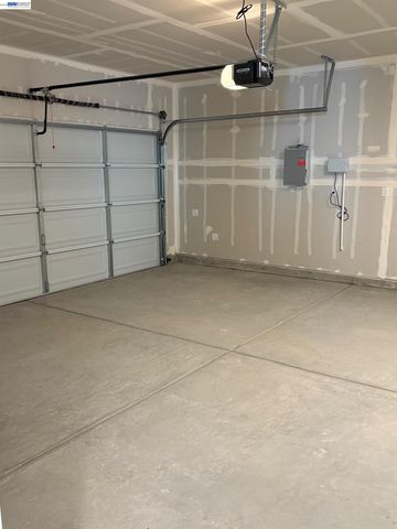 1476 Monument Ln, Fairfield, CA 94533