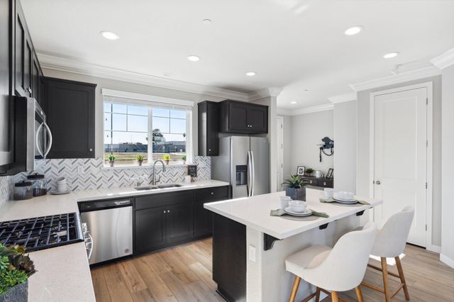 1476 Monument Ln, Fairfield, CA 94533