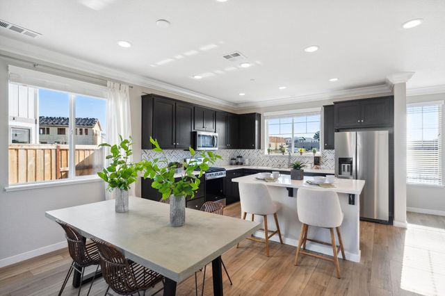 1476 Monument Ln, Fairfield, CA 94533