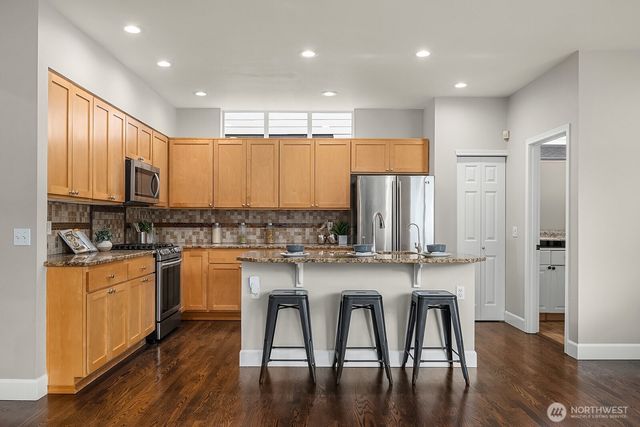 7306 Douglas Avenue SE, Snoqualmie, WA 98065