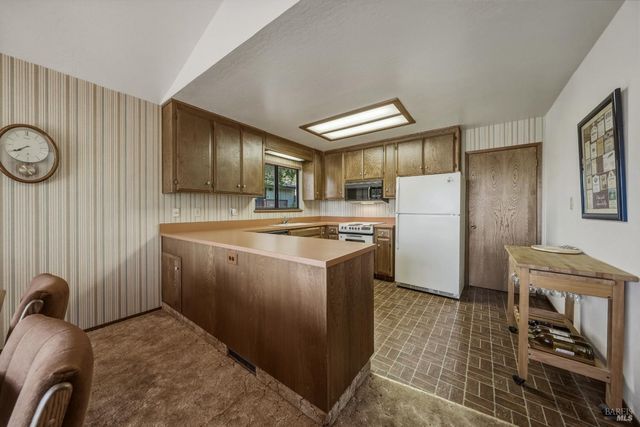 2810 Greenway Dr, Kelseyville, CA 95451