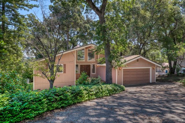 2810 Greenway Dr, Kelseyville, CA 95451