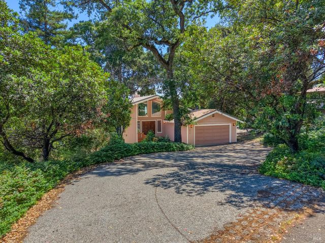 2810 Greenway Dr, Kelseyville, CA 95451