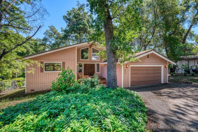 2810 Greenway Dr, Kelseyville, CA 95451